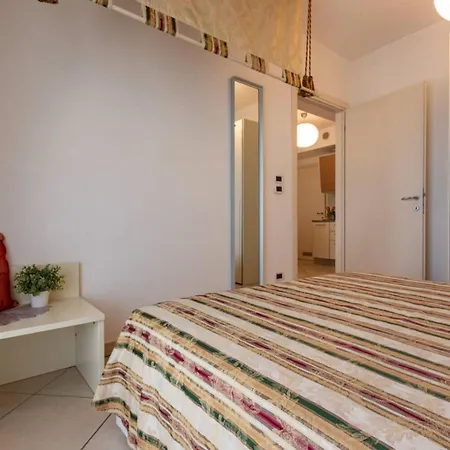 דירה Sea View Penthouse With Hydro-massage ביביונה